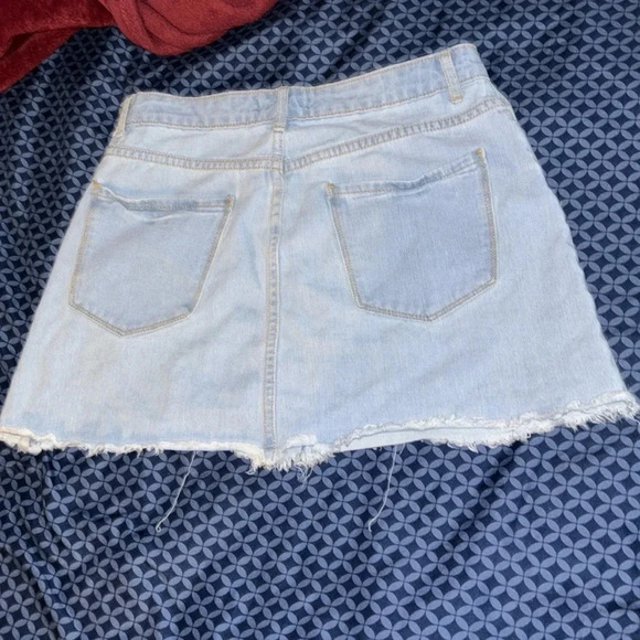 FOREVER 21 distressed jean  Mini skirt with a frayed hem Sz 28 - Picture 6 of 11